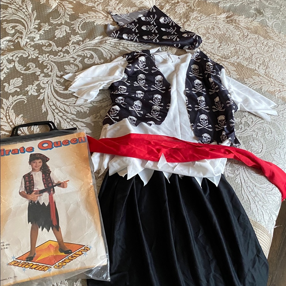 Girls Large pirate queen outfit. Great for Halloween or Theatre! 🎭 👻🎃